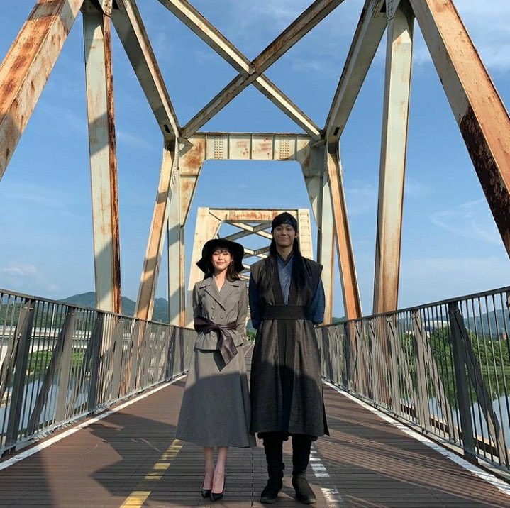janes___s's tweet photo. #HotelDelLuna เป็นเรื่องที่ใช้พระเอกคุ้มมาก นักแสดงจัดเต็มสุดทั้งตัวเองและแขกรับเชิญ ตอนพี่จุนกิมารับเชิญให้ก็ว่าพีคแล้วนะ ยังมีคิมซูฮยอนอีก สุดยอดความเส้นสายของไอยู https://t.co/xYVsR8UCra
