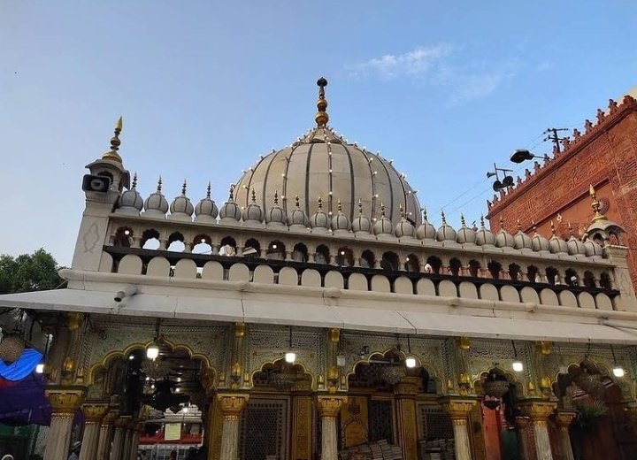 Nafill12's tweet photo. Teri #lahad ki ziyarat hai zindagi dil ki,
Masih o khizr se uncha #maqam hai tera!

— Allama Iqbal ❤️💫 https://t.co/Pkc2eZig30
