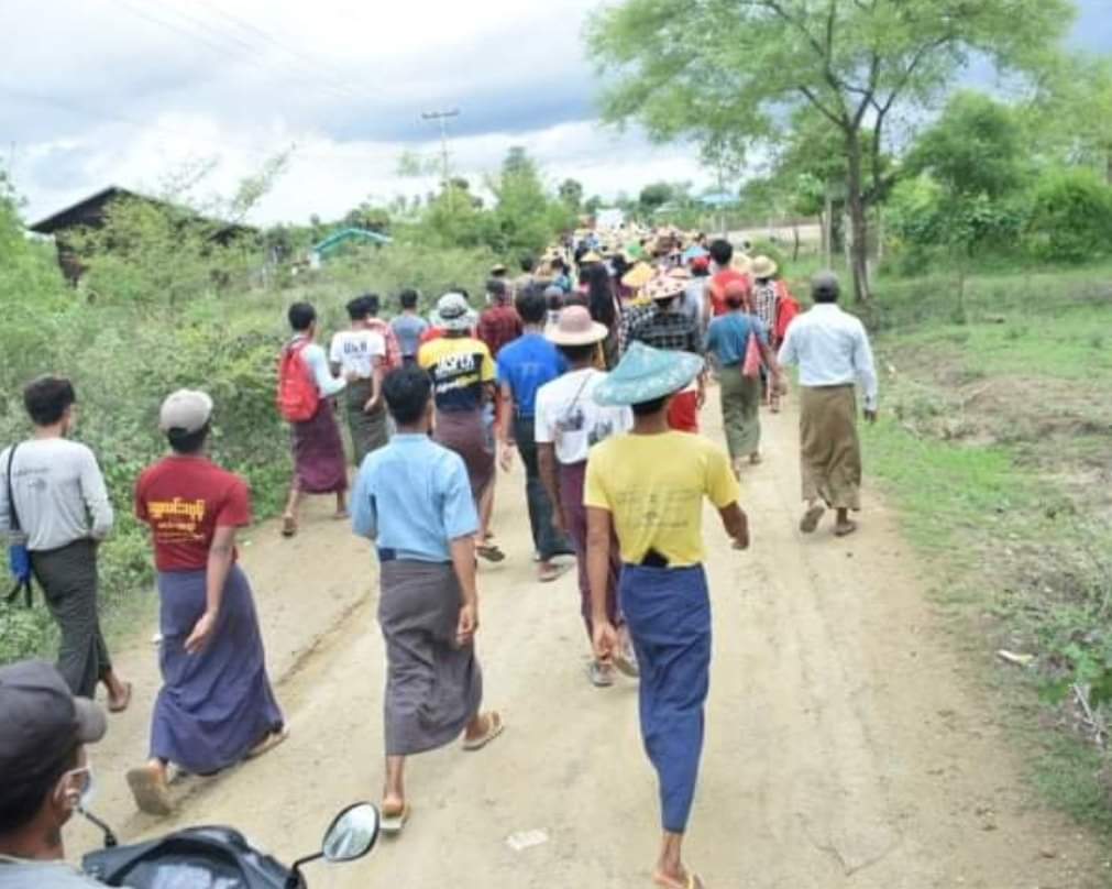 ActivistLittle's tweet photo. Pro-democracy villagers from Sagaing's Yinmarpin and Sarlingyi marched in force to protest against military dictatorship as usual. Its so powerful.

#July13Coup #MilkTeaAlliance 
#WhatsHappeningInMyanmar https://t.co/peyXIPMbHl