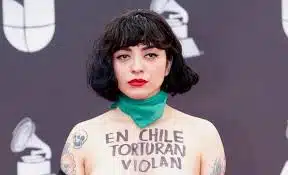 Caplevi1540's tweet photo. Ya pues @monlaferte a que hora te pintas en el pecho "en Cuba torturan y violan"?? https://t.co/gq7RcLDe8v