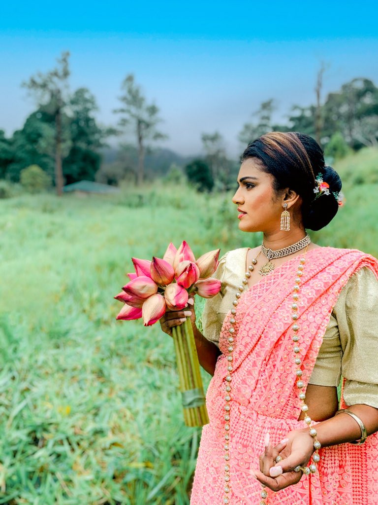 She_is_Nu's tweet photo. Always, Beauty comes from nature!
Yesterday Photoshoot!
Dressed By: Salon Odilmo - Kandy
Location: Hanthana Mountain Range
#engagementshoot #dressing #bridelshoot #bridelshower #makeup #modeling #featuring #nu #hanthana #hanthanamountainrange #kandianbride https://t.co/4fEZcHH9st