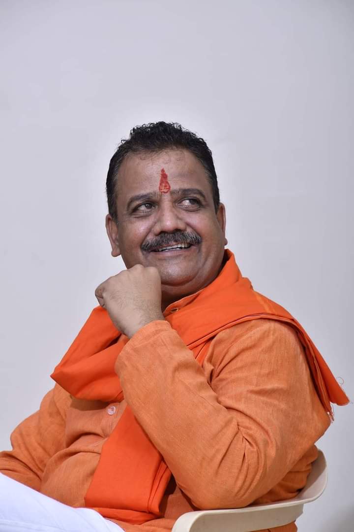 ravi_gadle's tweet photo. ⛳ #जय_माँ_भारती ⛳
#साहस सम्बल होता जिनका #धैर्य सारथी होता है'
और #लोक_हितैषी बनकर अपने #प्राणों को भी वो #खोता है" 
डोल रहा पूरा #निमाड़ ... मांग रहा..... #अशोक_पालीवाल.... विजयी भव:....
खंडवा लोकसभा उपचुनाव के प्रबल दावेदार.... #खंडवा_के_हिन्दूसमाज का स्वाभिमान...
#भाई_साहाब https://t.co/GB2FmjbOze