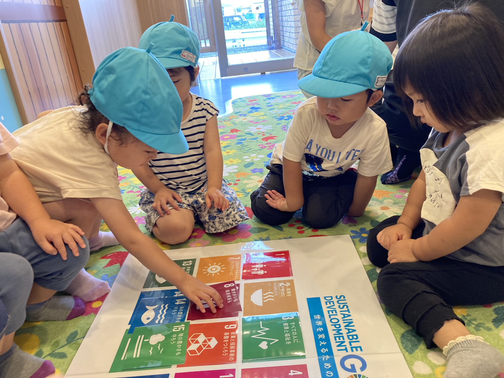 تويتر 学校法人 菊地学園 على تويتر Sdgsに触れよう 絵合わせ 数合わせ 菊地学園 認定こども園 認可保育園 保育士 保育学生 保育士さんと繋がりたい 保育士募集 Sdgsの取り組み Sdgs 2歳児活動 数学合わせ 絵合わせ T Co 2cff1pbgrs