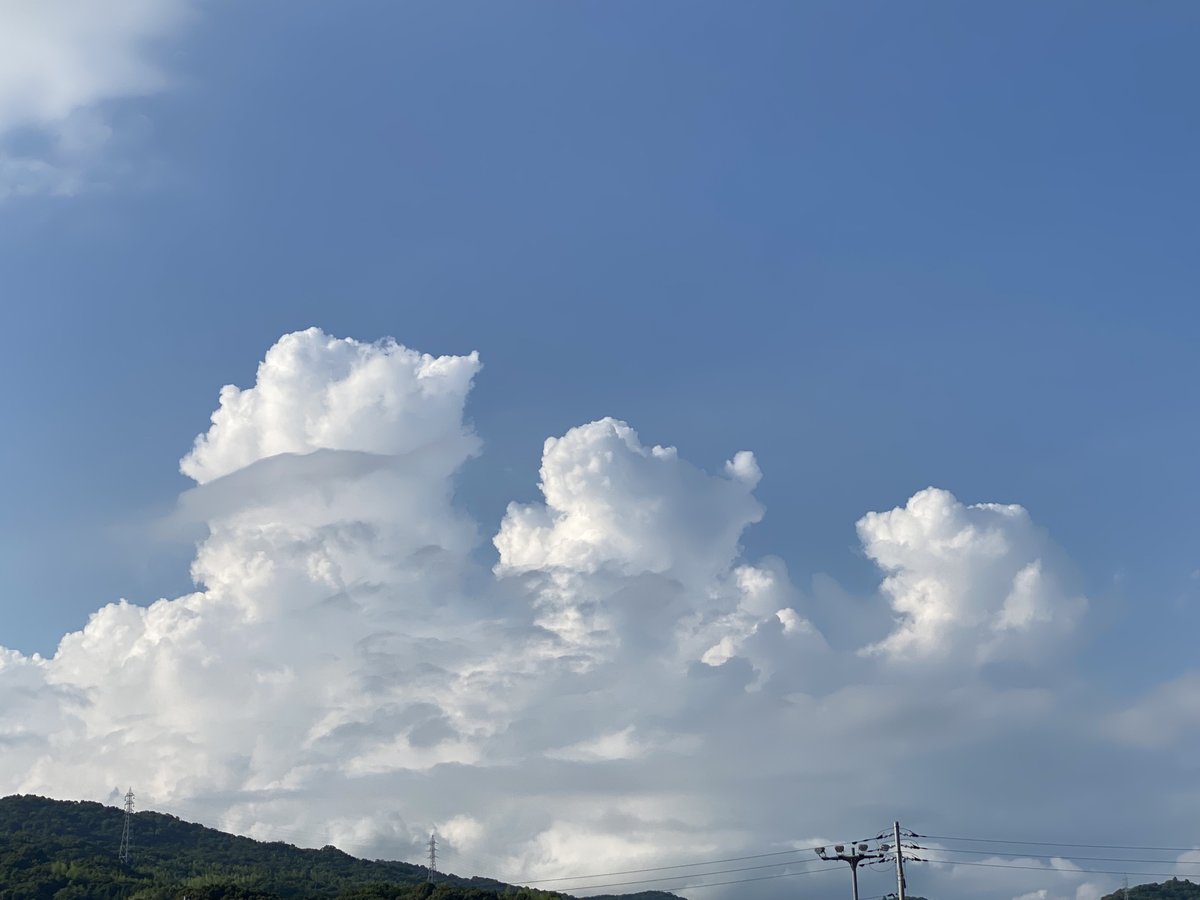 Kry気象予報士 山本昇治 A Twitter 速報 山口県梅雨明け 福岡管区気象台は山口県を含む九州北部地方の梅雨明け を発表 平年より6日 去年より17日早い梅雨明けです 今年は梅雨入りが早く 梅雨期間はおよそ2か月に及びました なお 夏空拡大中ですが 午後は夕立