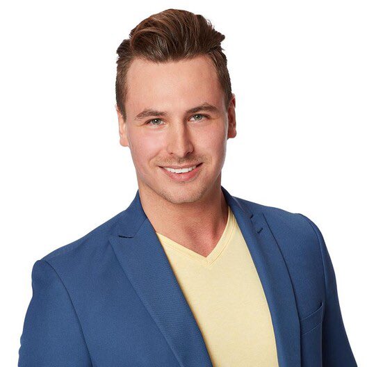 kaytlyn_faith's tweet photo. Not the last rose going to the man whose hair constantly reminds me of Nigel from Rio… #thebachlorette https://t.co/FFKZTmCAEr