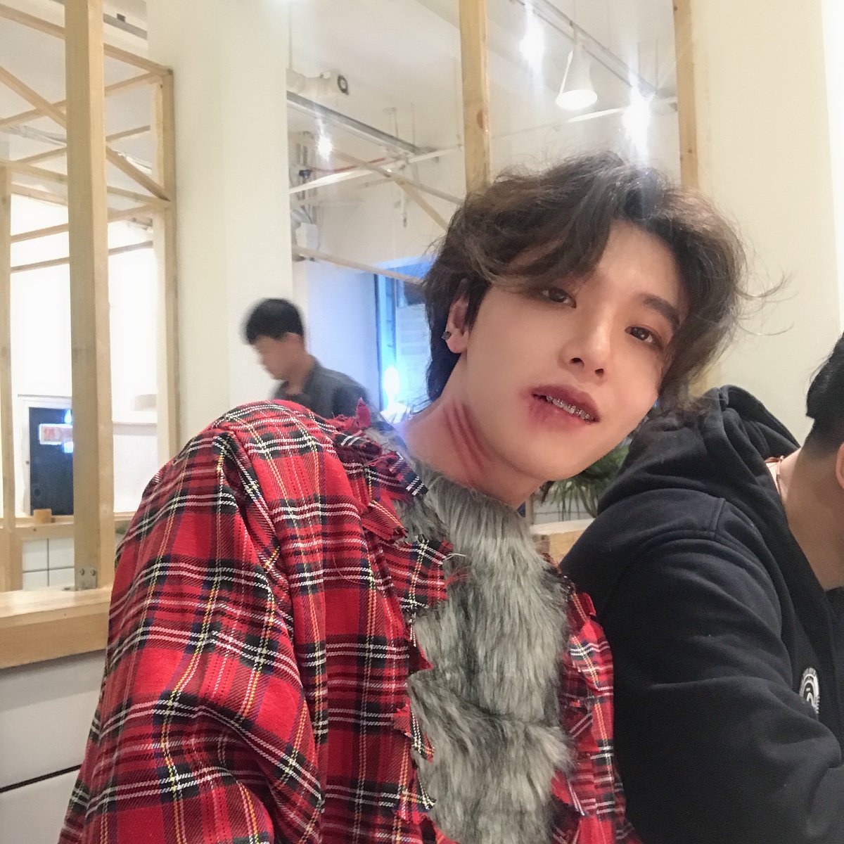 liuayupics's tweet photo. happy halloween from vampire-yu 🧛‍♂️👻 (or was it dracula? idk)

#刘皓煜 #阿煜 #LiuHaoyu #Ayu
#QCYN3 #青春有你3  #YouthWithYou3 https://t.co/gh5xZ3LvsL