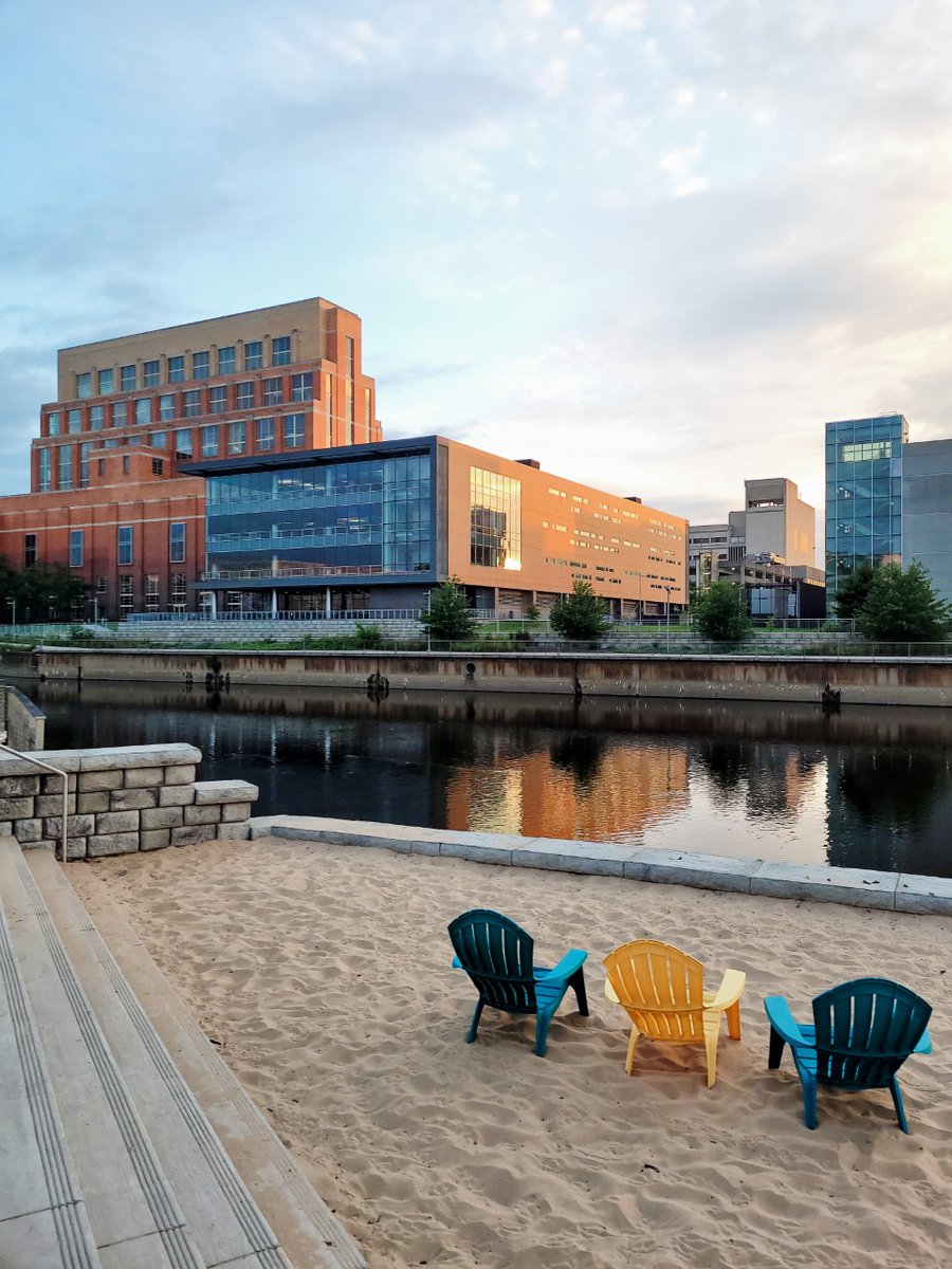 CapitalPointIn1's tweet image. Right in the heart of Downtown Lansing's new social district, #lansingalive will feature 40+ Vendors, 8 live musicians, 5 food trucks, 2 basketball courts, and tons of good vibes. 
In case you didn't know yet, the new social districts are now LIVE in Lansing!