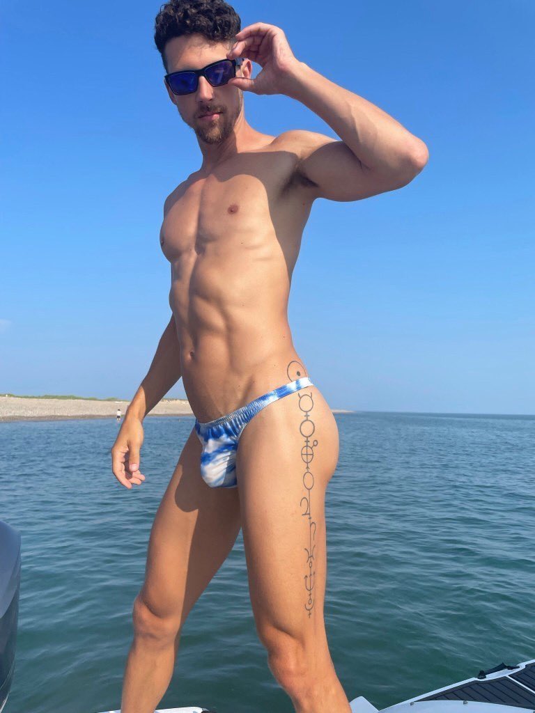 officialnaswim's tweet photo. @daddysugarr_raw 😈🌈 #gaybeach #hotguys #bigdicks #studs #hunks #gaymodels #malemodels #gayswimwear #hunks https://t.co/6x8sFB2ugc