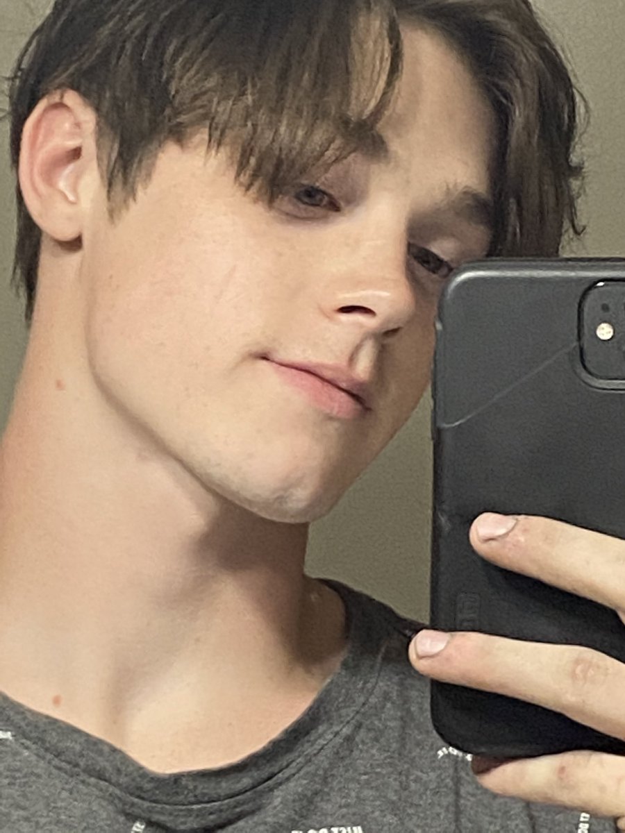alphapeebs's tweet photo. Should I be a model? Haha https://t.co/EvzGVeUJlZ