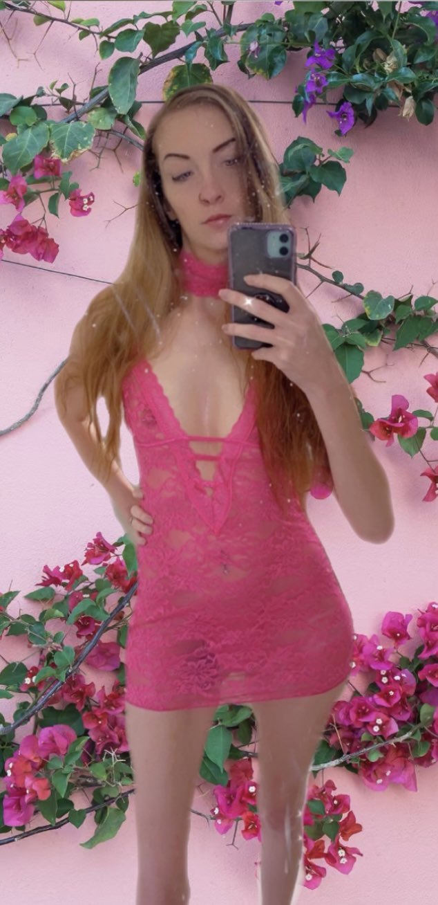 Do you like my new outfit 😋 https://t.co/EZQHaMr1Tu