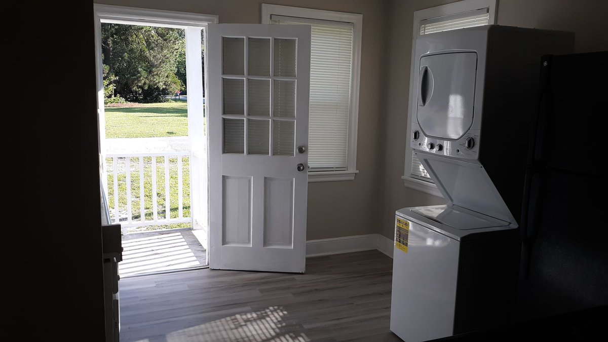 Rotonya3's tweet photo. (WOW! NEW REMODELED DUPLEX READY TO BE CALL HOME!!)

Cute Remodeled Duplex Ready to be Called Home! Less than 10 Minutes Away from USC!!
1001 &amp; 1003 Hancock Street, Columbia, SC 29205
Darling duplex very close to USC and downtown Columbia. https://t.co/C3t4afSTHQ