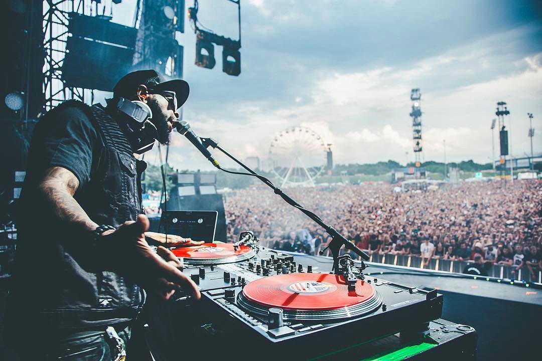 DjLORDofficial's tweet image. “When you're in your own lane, there's no traffic."

- Ava DuVernay.

(📸: @privatefoto)
🎡Powered by: @ReloopDJ 
@rockimpark_com 
#DjLORD #Moshpit #ProphetsOfRage #RockImPark #TeamReloop #TerrorWrist #TurnTablist