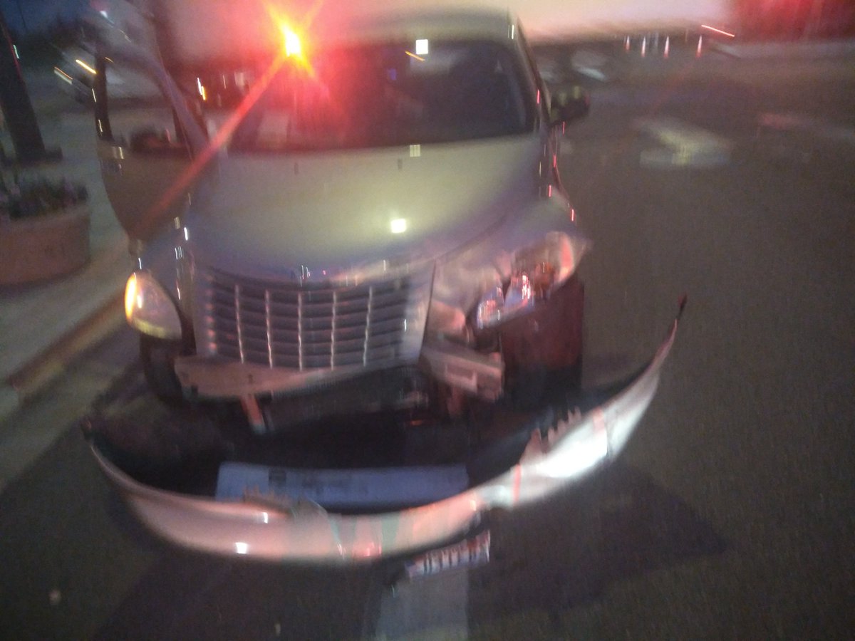 LTJJSF's tweet image. need help got into  car crash  have make 300 dollar for rent and having super hard time if anyone want too help mesg me