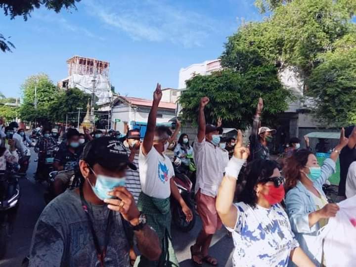 13.7.2021 In Mandalay, Educational Strike from Aung Myay Tharzan Tsp took on the streets by chanting revolutionary slogans to show their solidarity against Military Juntas. 

#July13Coup 
#WhatsHappeningInMyanmar