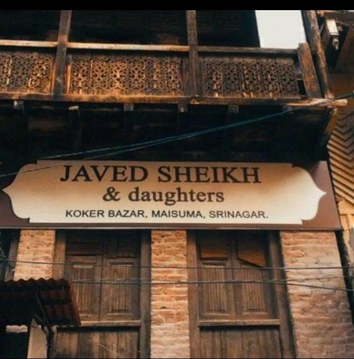 एक दोस्त ने श्रीनगर की ये तस्वीर भेजी... सच में दिन बन गया 😊☀️
#India #TuesdayMotivation