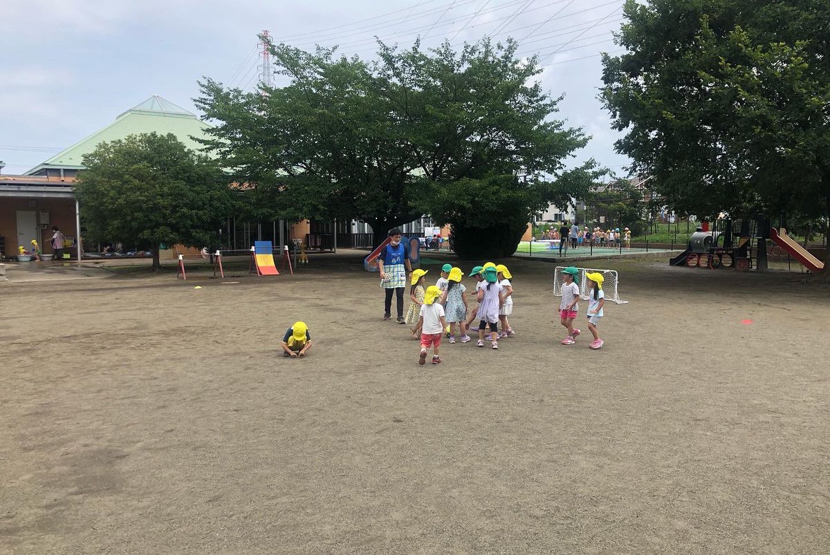 fortunaoyama's tweet photo. 【スクール情報】
本日、社会福祉法人 洗心会 こばと保育園にて年中クラスのサッカー教室を実施いたしました!
今日も元気いっぱいの子供達でした✨
#fccasa #カーザ #小山市 #こばと保育園 #サッカー教室 #2021シーズン #ヨネックス #小山に世界一の家族を #AllForOYAMA #マチを赤く染めよう https://t.co/jq8MmvWham