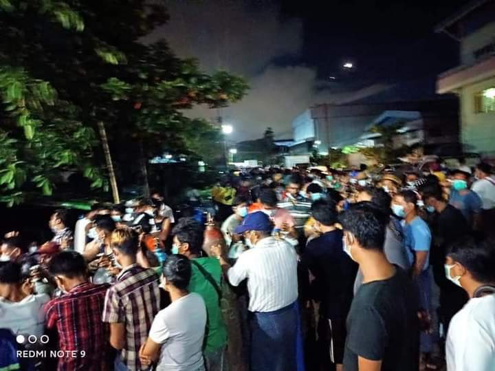 Yangon: While Massive crowd waiting for Oxygen Refill at South Dagon Industrial Zone, military junta opened fires to dispersed them.
#July12Coup
#WhatsHappeningInMyanmar