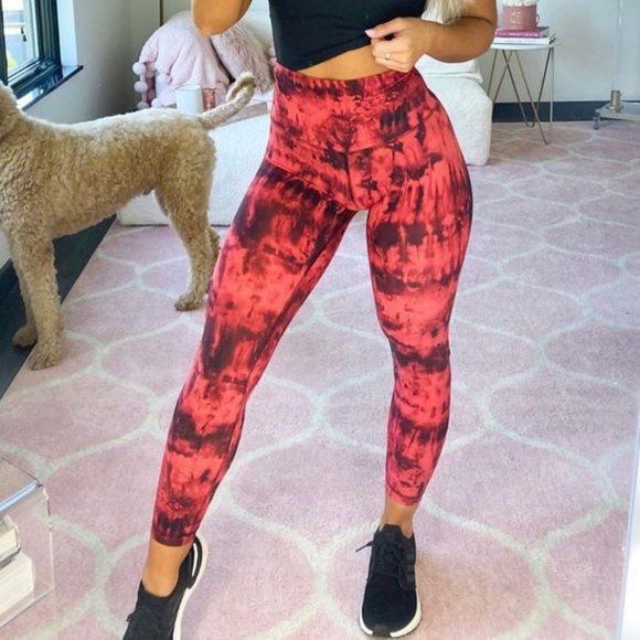 cimmino20's tweet photo. So good I had to share! Check out all the items I'm loving on @Poshmarkapp from @whisper_will #poshmark #fashion #style #shopmycloset #vixenbymichelinepitt #lululemonathletica #vintagedisneyland: https://t.co/MUZkGAGdjM https://t.co/8Wmrd4GaQU