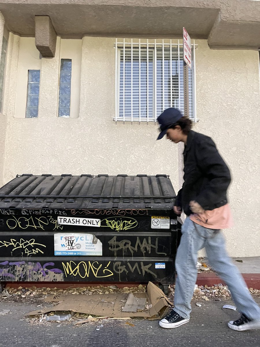jacobsartorius's tweet photo. 🚮 https://t.co/PoWnKjf1FR