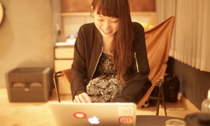 PCcom4's tweet image. アパレル業界に入って3年目。販売スタッフとしてある程度の実績はつくれたものの、人と競争するのが苦手な私はなかなか上司にアピール出来なくって。。
思ったような仕事も任されず、給料もほんの少し上がっただけで、気持ち的にも経済的にも苦しい状態が
pcbaito.com/post-1577/