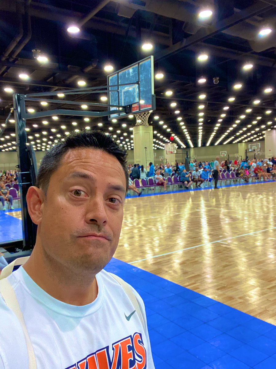 BRo32's tweet photo. From Roseville to Louisville, Indy to Chicago … the 1st round of the post-pandemic recruiting tour is complete.
Next up: Dialing for ballers. 📲📳
#PhoneLinesOpen #NotYetThough #ItStartsTomorrow
#LikeMyDiet https://t.co/zBXDB5gxTe