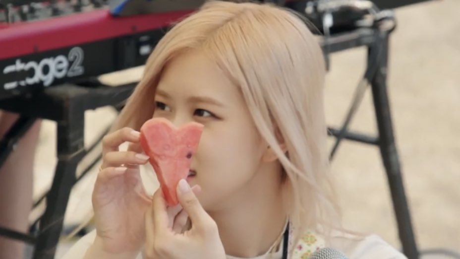 ؘ (@rosefeeds) on Twitter photo 