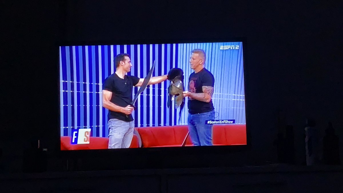_tiiffa_'s tweet photo. Que entrega increíble del programa de Fantino. Explotó el Gringometro. Gringo, Gringin, Gingote. El Leonidas de Pujato. Cuando una entrevista pasa a ser un café entre amigos en un bar de Isidro Casanova a las 15hs. Y el final…caviar. https://t.co/TLyQpeHc5R