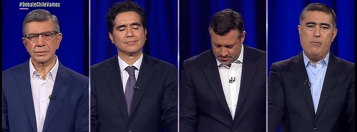 patoinostroza's tweet photo. Ridículo o ridículos? #DebateChileVamos #DebateFacho #NoMasDerecha... https://t.co/n4IlOf0GnN