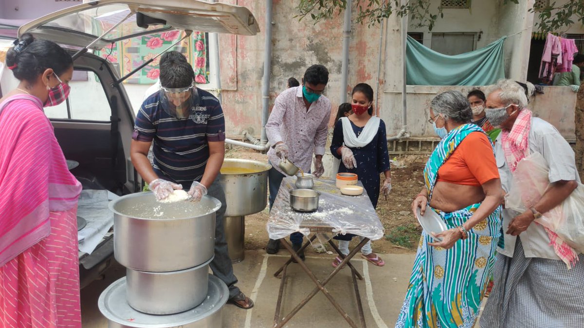 apnahq's tweet photo. Thank you @FeedingIndia for helping us bring happiness by donating 85,000 + meals so far!
These smiles are the rewards we wish to cherish as we remain committed to #DoOurBit
#Covid19Relief #ZeroHunger https://t.co/NPnoIJOMNl