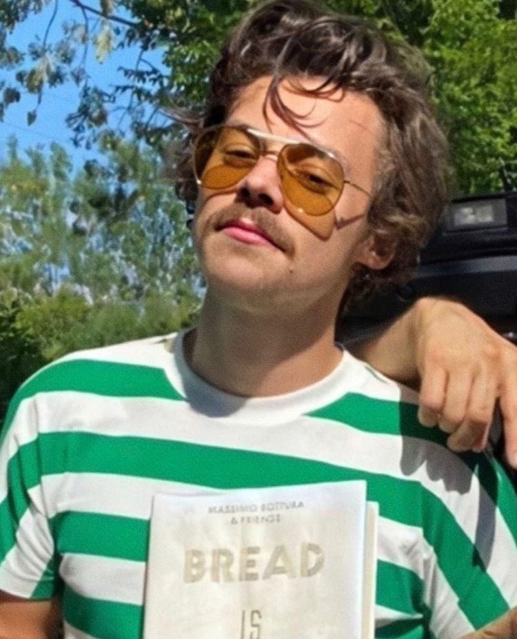 adore_youharry's tweet photo. favorite era!!!😃😃😃😃 @mustachrryygf #addmeback https://t.co/e86rCT7Sqs