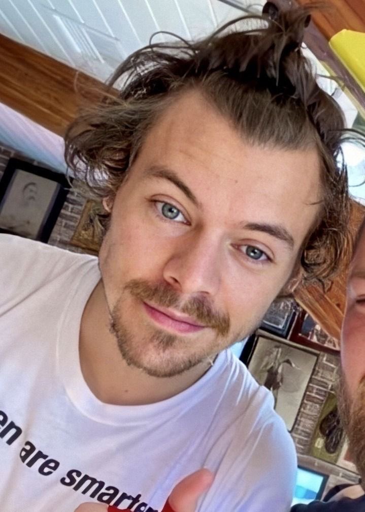 adore_youharry's tweet photo. favorite era!!!😃😃😃😃 @mustachrryygf #addmeback https://t.co/e86rCT7Sqs