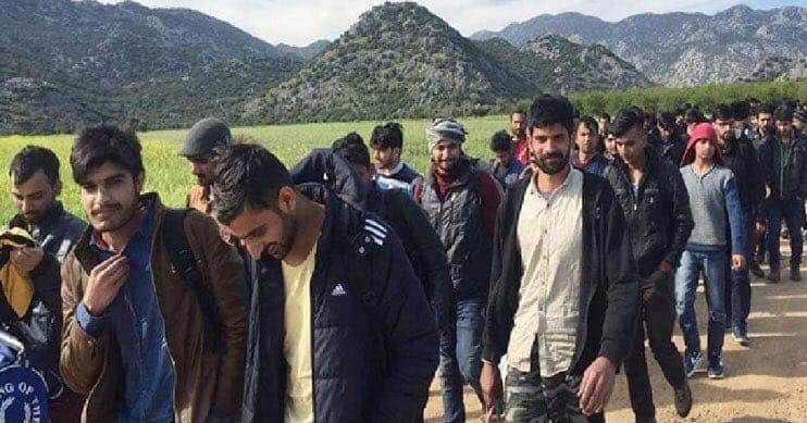 turanmurat9's tweet photo. Ülkemizin sonu Afganistan olabilir mi?
Sınırımıza akın var.Sakın bunları,"sığınmacı, mülteci"diye yutturmaya çalışmayın… Kadın yok, çocuk yok, yaşlı yok.Hepsi eli silah tutacak genç adamlar.  
1 haftada 35 bin Afganlı giriş yaptı. Muhalefetten ses yok. Dur diyecek makam da yok. https://t.co/9SYJRd1VID