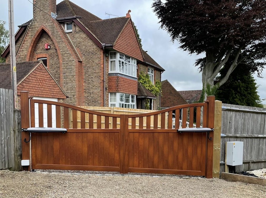 Wooden Gates Portfolio — USA Fence, image size:1119x834