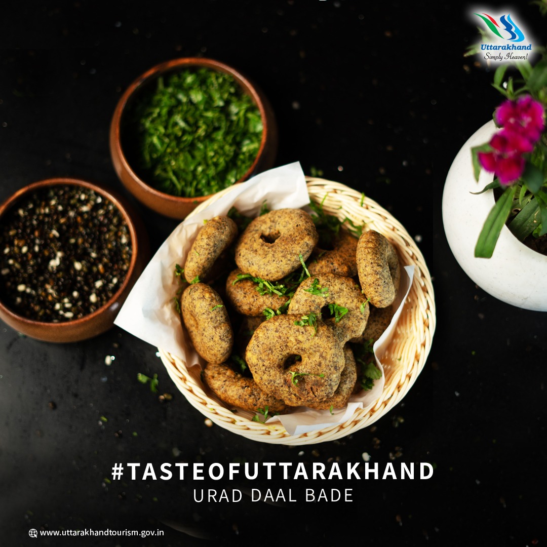 UTDBofficial's tweet photo. On a rainy day, you cannot resist munching on Urad daal bade with chutney and a hot cup of tea.
Prepared by Chef Pawan Bisht
#uttarakhandtourism #exploreuttarakhand #tasteofuttarakhand #monsoonsnack #rainyevening #monsoon #eveningsnack https://t.co/aqOUPtiTO2