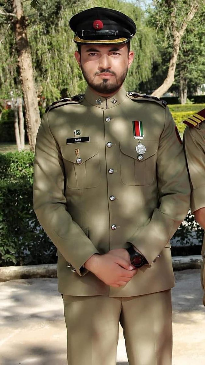 war_shah27's tweet photo. sab kahāñ kuchh lāla-o-gul meñ numāyāñ ho gaiin, ḳhaak meñ kyā sūrateñ hoñgī ke pinhāñ ho ga.iiñ #RIP #CaptBasit 🇵🇰💔 https://t.co/BpmrwtMkJR