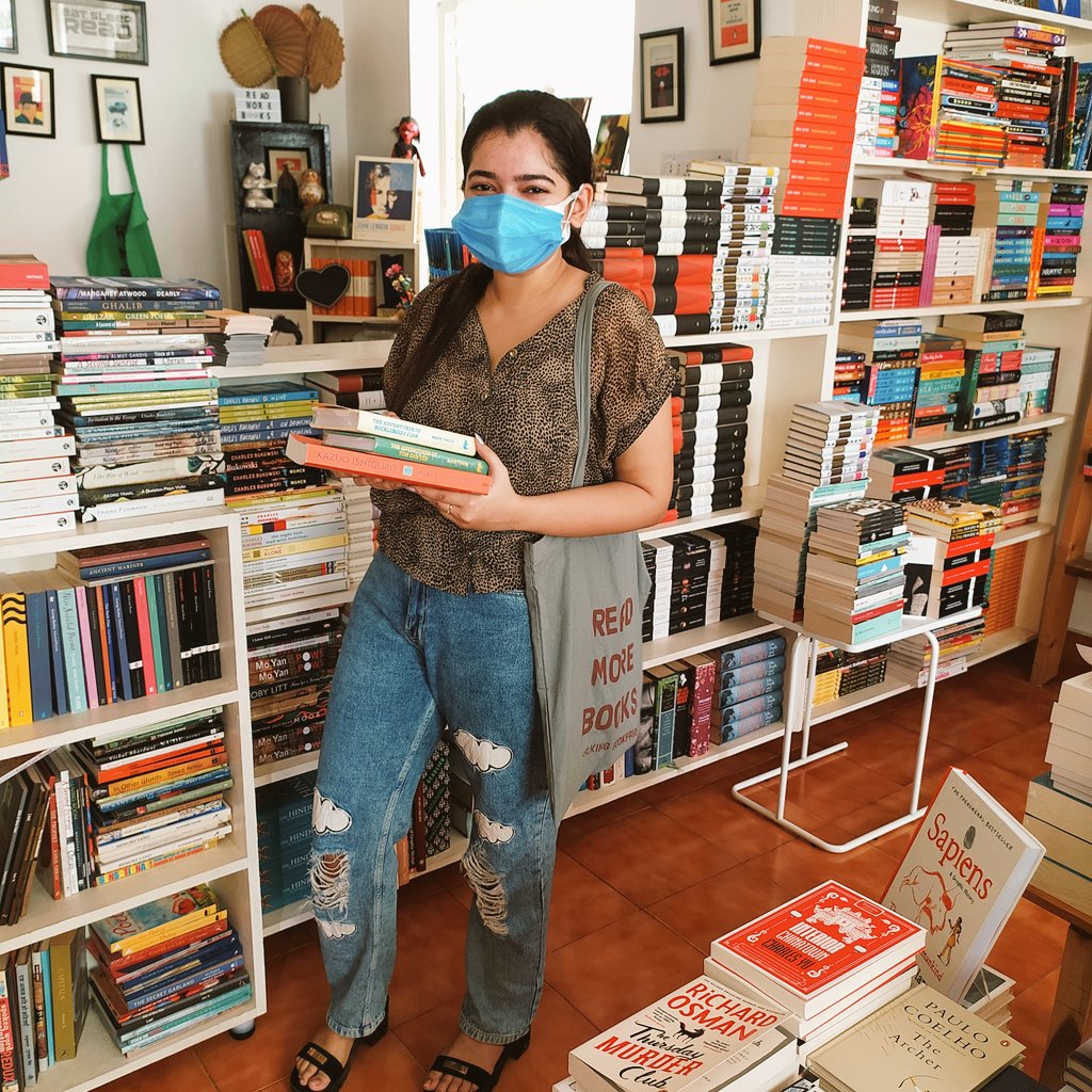 walkngbookfairs's tweet image. Rainy day bookshopping at #WalkingBookFairs #Bhubaneswar 🌧📚✨
Thank you for shopping local Titikshya ✨ #SupportLocalBookstores