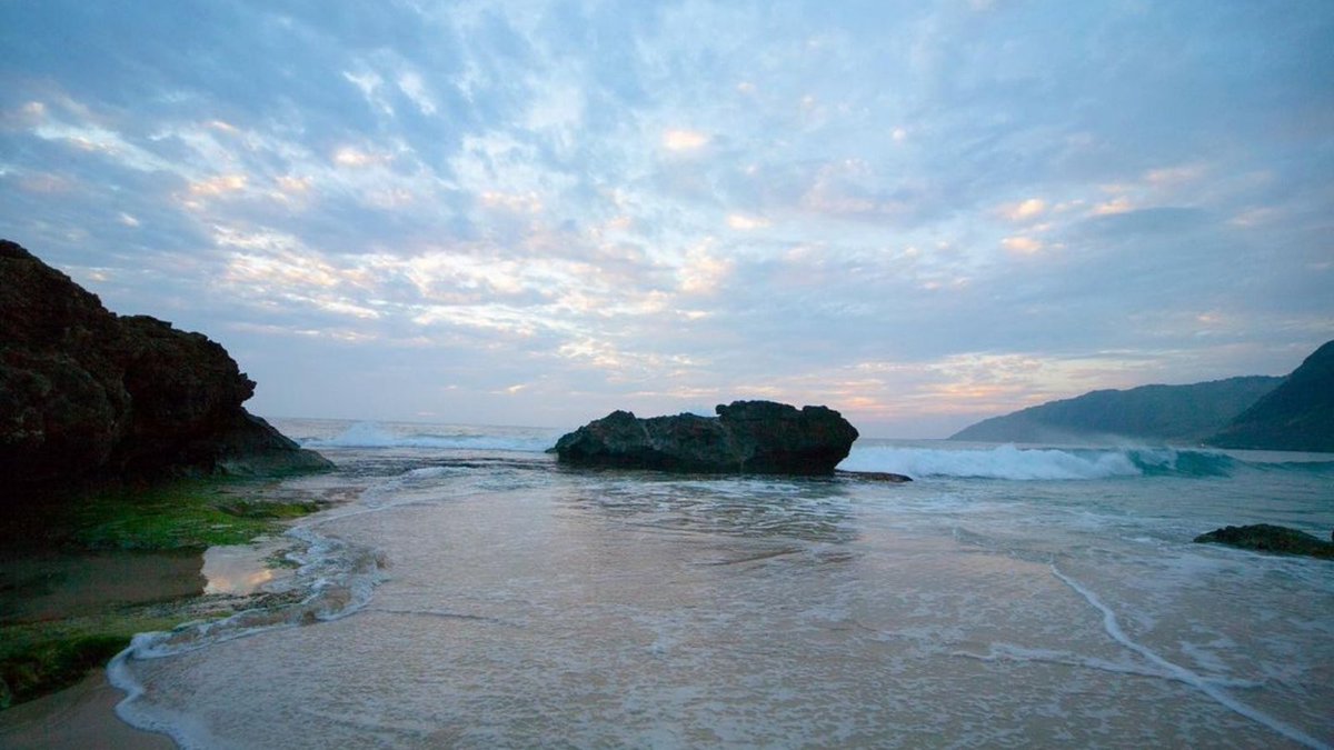 WaiLanaYoga's tweet image. Change is inevitable. Our bodies are changing, our surroundings are changing, even our feelings constantly change. What remains the same is the self, the spirit soul, and our eternal connection with the Supreme Soul.