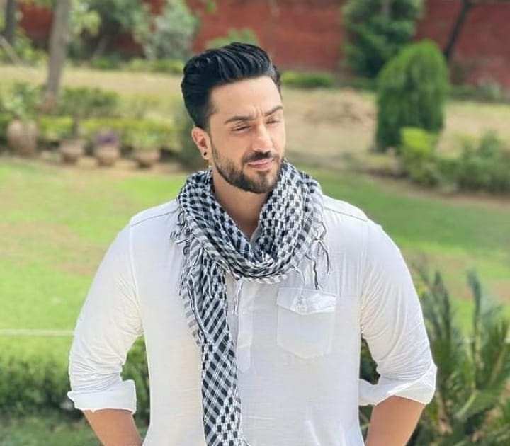 kamal_sidhu23's tweet photo. for him/her. Ek banda akhirkar kitno ko chup krayega, max. 5-10 aur jyada se jyada 15-20. Sabke mooh thodi pakad k rakh sakte ho aap. Not giving any gyan, but i just spoke my heart out. Just came here for showering my love towards my idols, not satisfying anyone.
#aProudFan https://t.co/mr4WnXJ7gu
