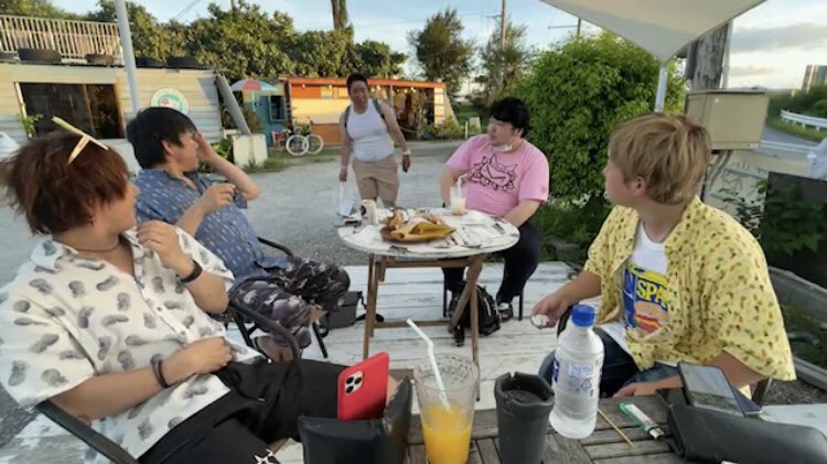 kreva_biz's tweet photo. 沖縄旅にきしたかし凸🤬🍙🎒
やっちょのあーんかわいいwww
きしぱるぱるより細いんだなァ

#きしたかし
#やっちょ
#養分
#金バエ
#ぱるぱる https://t.co/WP9sv19HeB