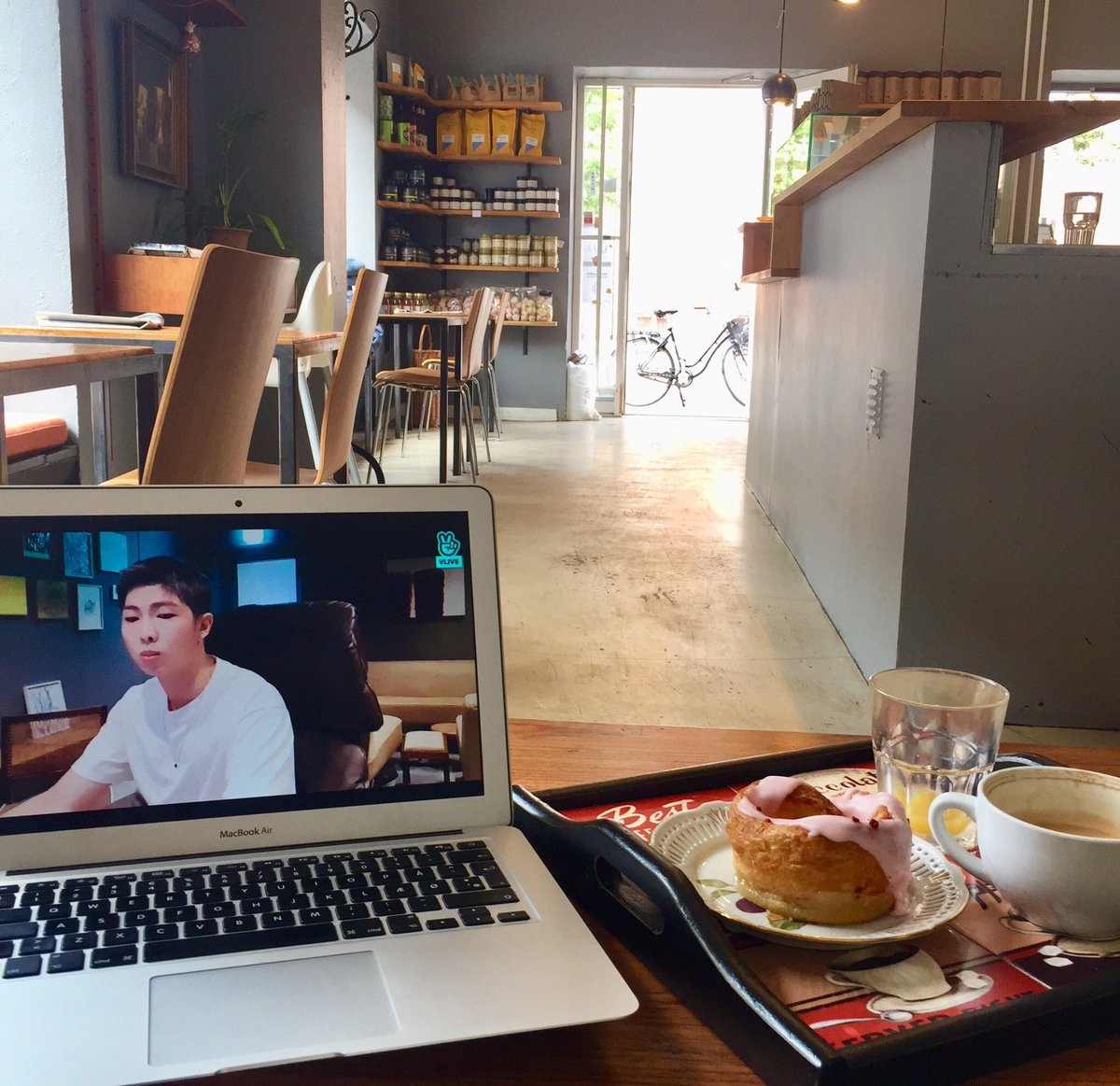 eatangerines's tweet photo. At a café where my best friend work, got free brunch, she is playing bts for me and now namjoon is live? 🍀 https://t.co/SfUTXXQx2c