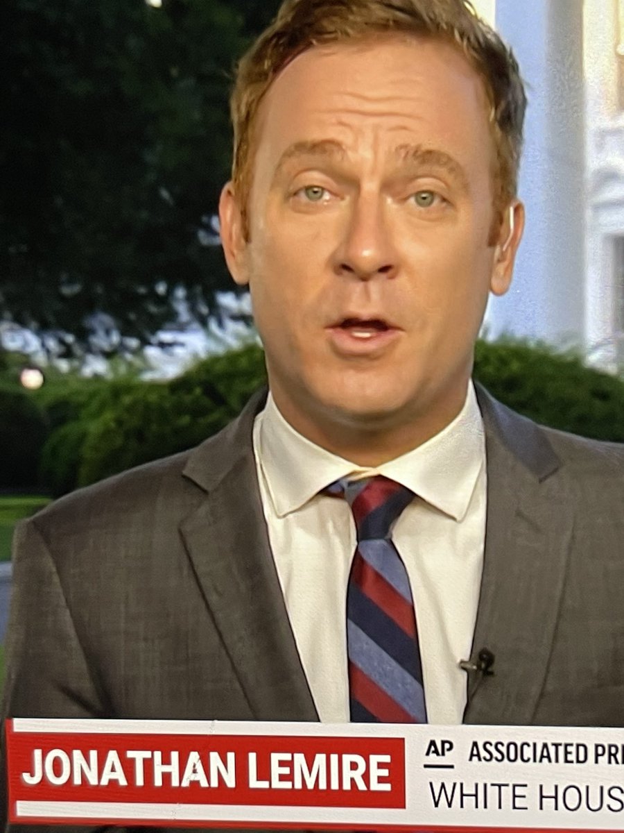 Ottomattic95's tweet photo. @JonLemire ‘s tie today is everything! #mensfashion https://t.co/jspET8Np3f