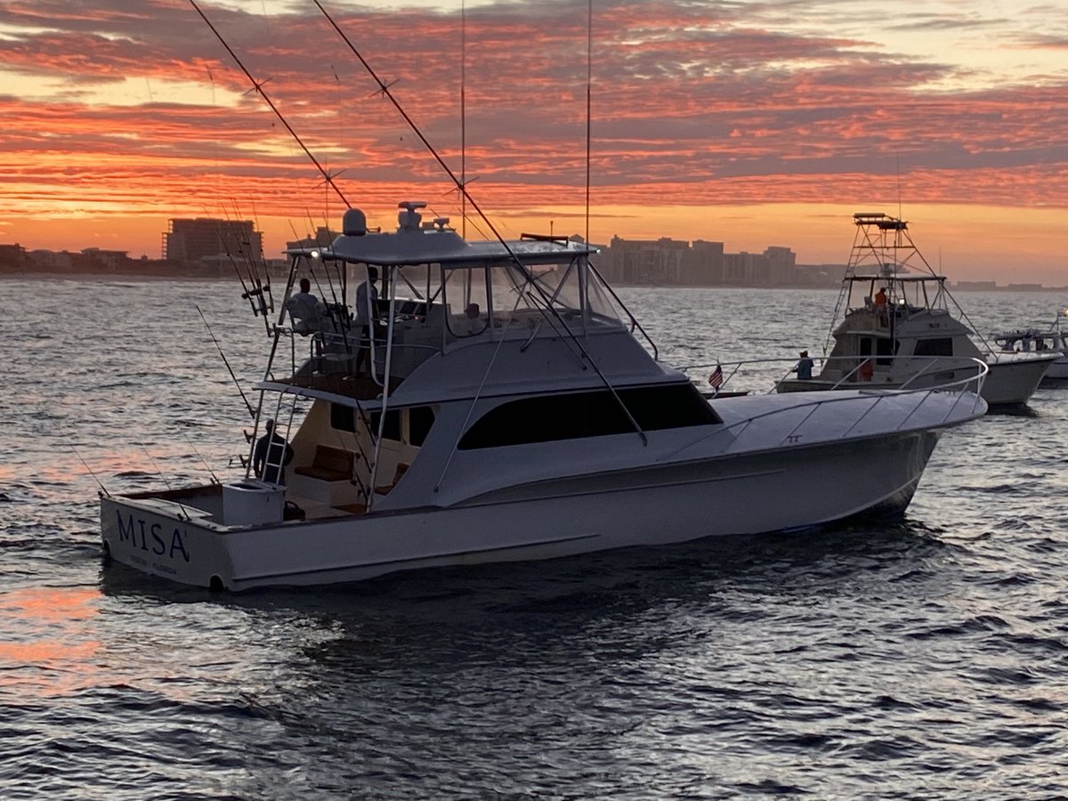 freakingME2000's tweet image. Waiting in line at the “bait boat” to buy some live bait. At least the view is good!!