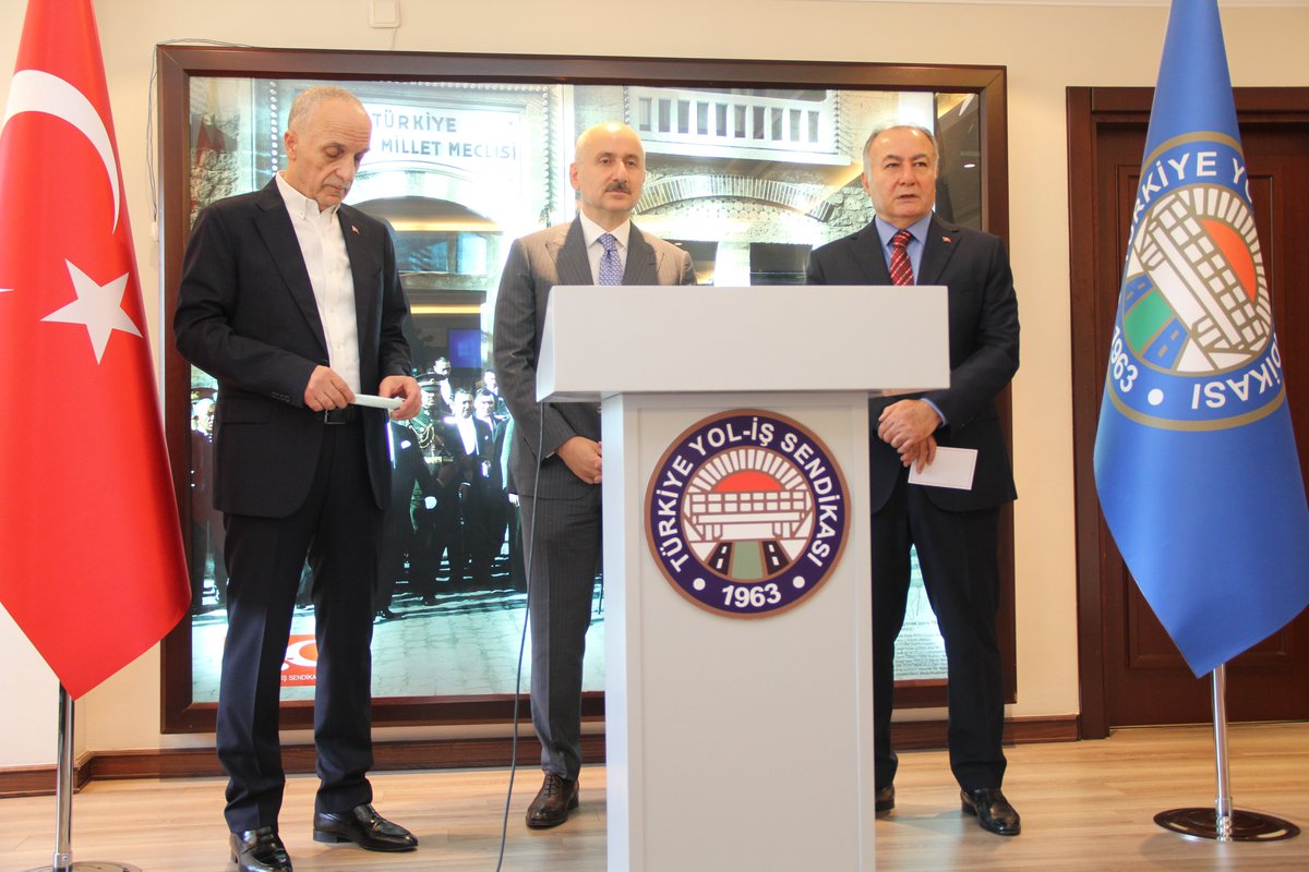 Yolissendikasi's tweet photo. Ulaştırma ve Altyapı Bakanı Adil KARAİSMAİLOĞLU Sendikamızı ziyaret etti. Ziyarete TÜRK-İŞ Genel Başkanı Ergün ATALAY, Ulaştırma ve Altyapı Bakan Yardımcısı Enver İŞKURT, Karayolları Genel Müdürü Abdulkadir URALOĞLU ve Genel Merkez Yöneticilerimiz katıldı.
@UABakanligi https://t.co/BHhNevLkIx