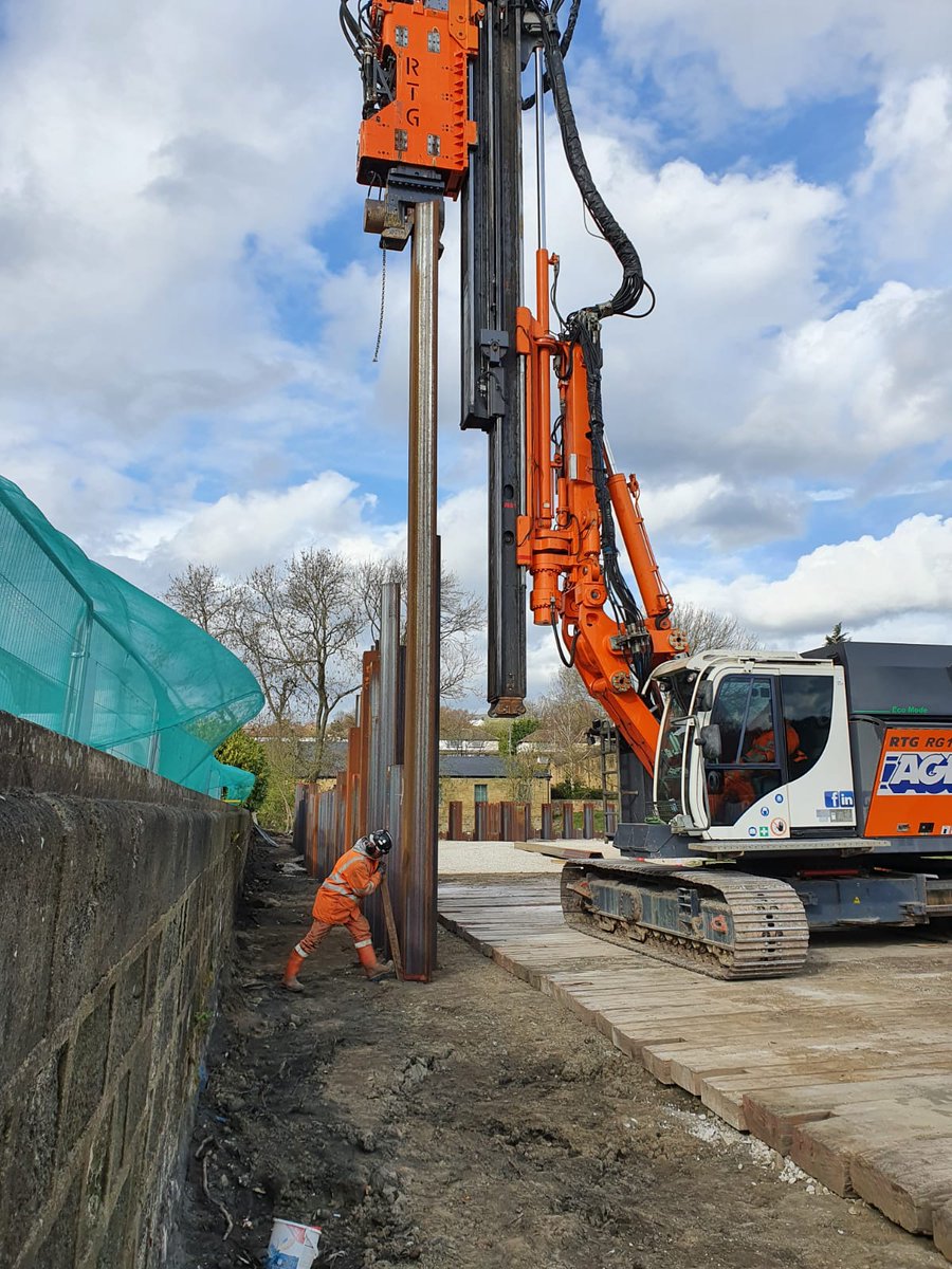 Working local to JN Piling HQ at the Leeds Flood Alleviation Scheme.  We installed steel sheet piles to form a permanent retaining wall to form a flood defence wall as part of the project

#weknowpiling #sheetpilingspecialist #sheetpiling #RTG16T #LlamadaPK85 #flooddefence