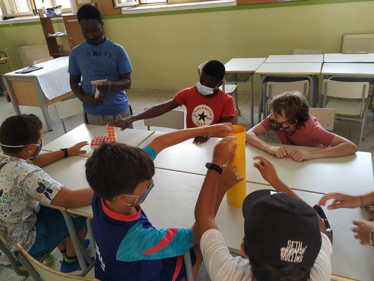 SalesiansMAT's tweet photo. #CasalEP Dissenyem el nostre propi Tòtem. Un treball cooperatiu, on posem en comú tota la nostra creativitat. https://t.co/eoRkh7wdJX