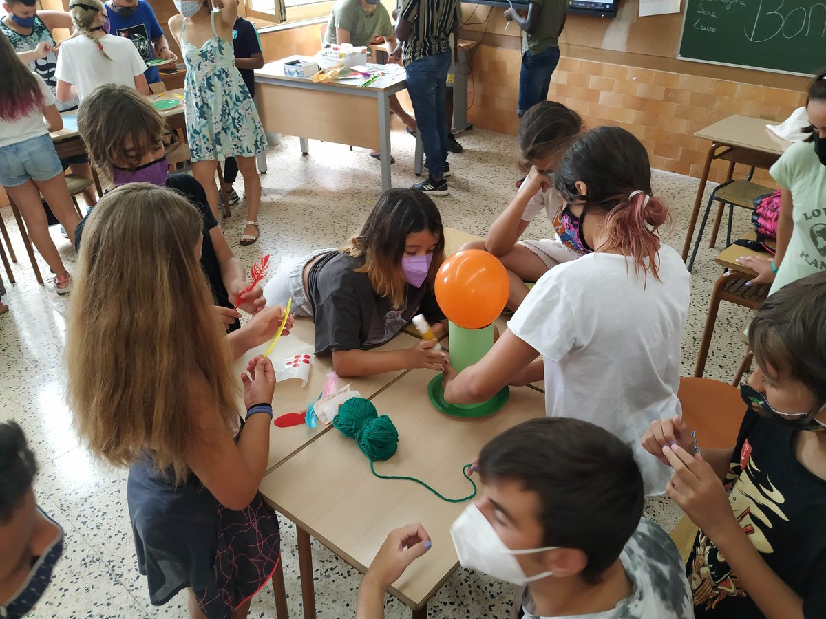 SalesiansMAT's tweet photo. #CasalEP Dissenyem el nostre propi Tòtem. Un treball cooperatiu, on posem en comú tota la nostra creativitat. https://t.co/eoRkh7wdJX