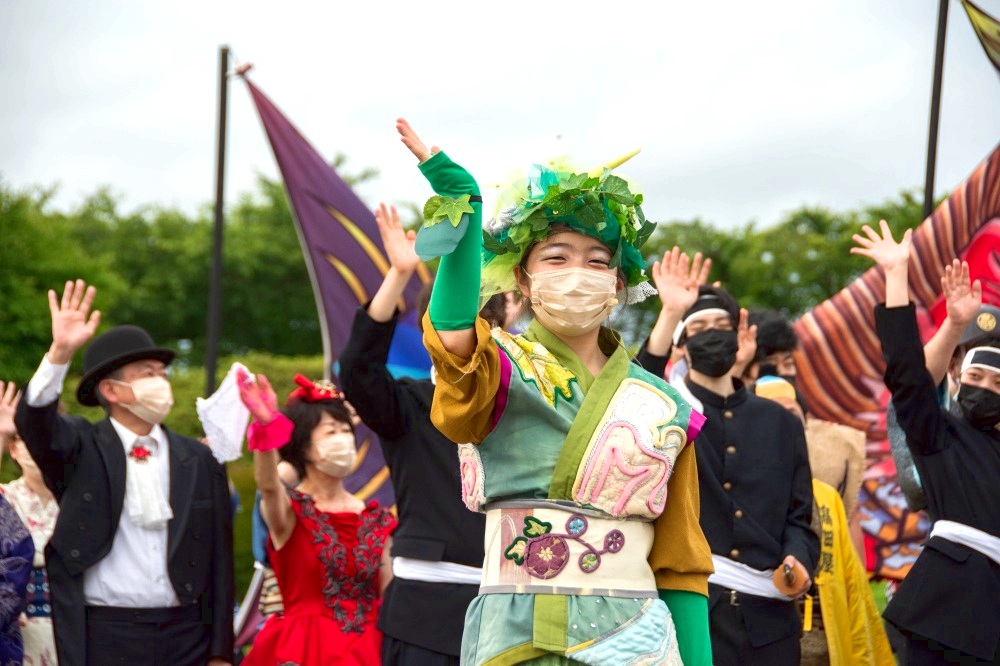 hakobura's tweet photo. 【はこだて夏景色～五稜郭で野外劇】
函館の夏の風物詩、五稜郭を舞台に繰り広げられる「市民創作 函館野外劇」。今年は8月8日までの日曜日、昼間無料公演です。ドラマチックな歴史劇をお楽しみください！（7月11日撮影）https://t.co/QTXXYzSgUq
#hakodate #函館 #野外劇 #五稜郭 #次の旅行は函館へ https://t.co/2f4PVK0NlU