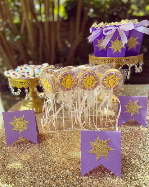 RadioDisneyClu's tweet photo. [GOURMAND] Un goûter d'anniversaire sur le thème de Raiponce ! 
(crédit : https://t.co/6pPzOJRf5I) https://t.co/OWeSspEZmE