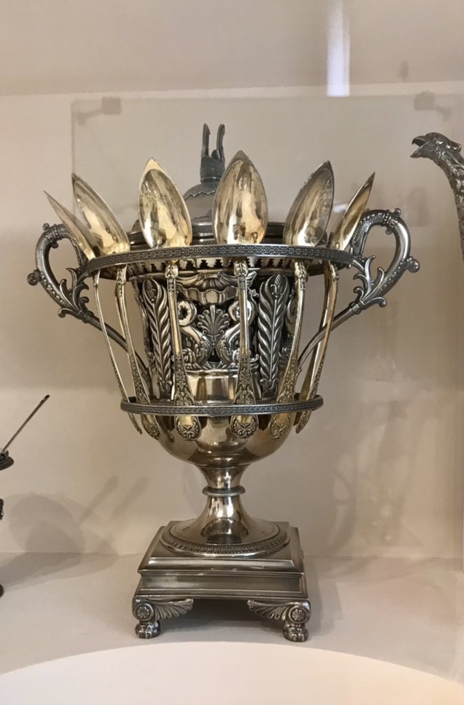 po_petit's tweet photo. La salle d’orfèvreries du musée Calvet offre au regard une belle collection de pièces datant du XVI au XIX siècle ✨
Originalité et finesse au programme 👌🏻
@AmisCalvet
#Art #Avignon #Musee #Orfevrerie https://t.co/o6DrvgJRBb