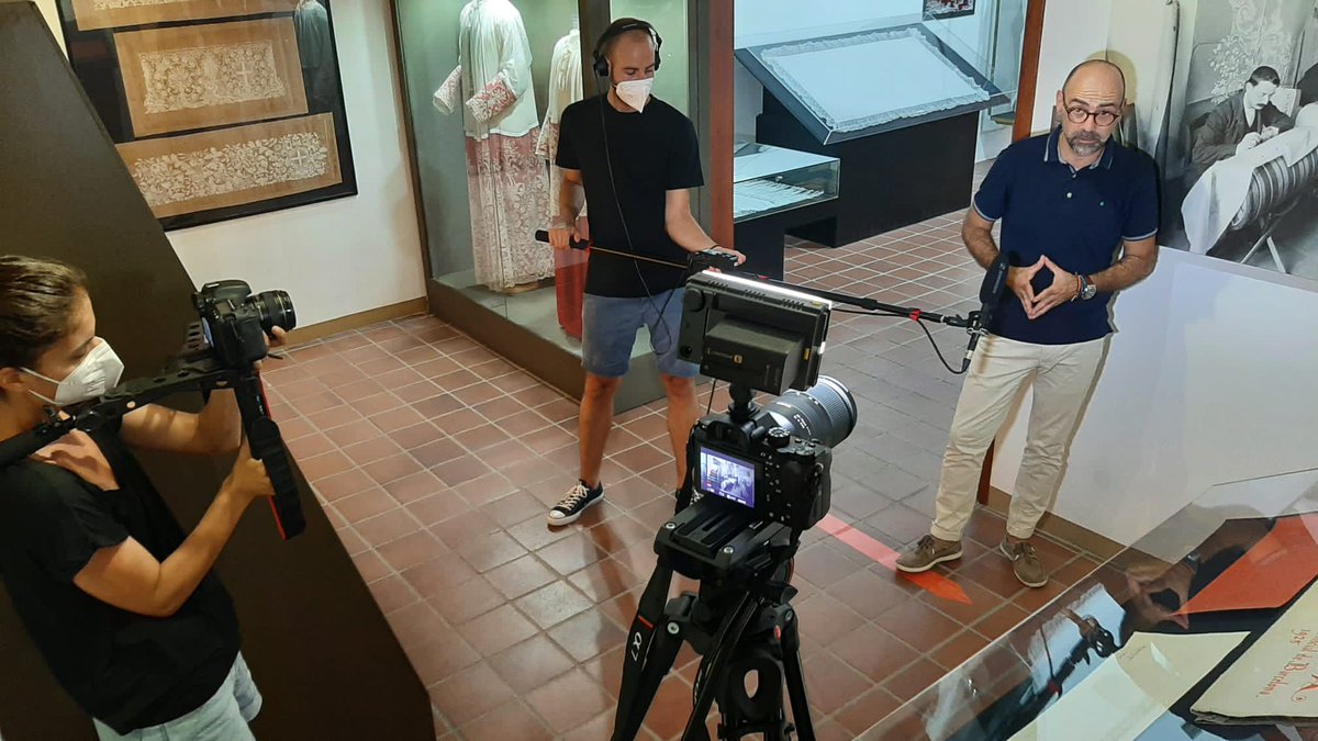 MuseuArenysMar's tweet photo. Recording the presentation #arenysdemar #lace #museu #ioli Thanks #joanmiquelllodrà and @murmuris_com https://t.co/IJtt5HLdiL